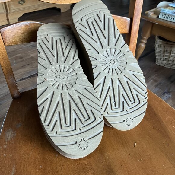 Ugg Ultra Mini Platform Boot size 7 - Picture 7 of 7